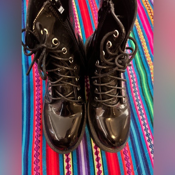 WITCHY BOOTS SIZE 8 FAUX LEATHER - Picture 3 of 7